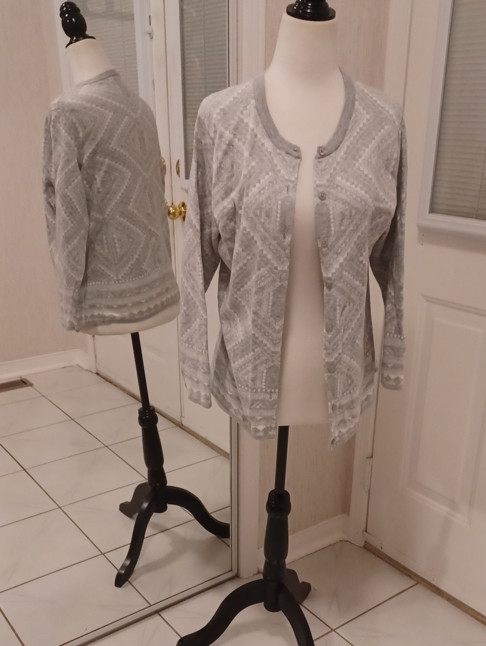 4/$40 Light Gray Patterned Cardigan Sweater - Size Medium